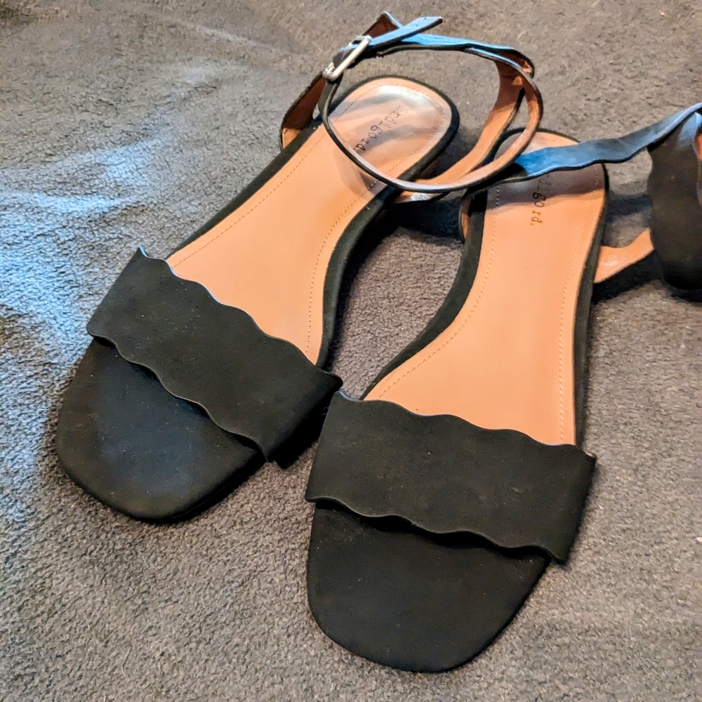 Indigo Rd. Black Strappy Sandal Size 10M